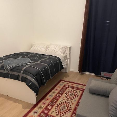 Jana Holiday Arcueil Bagian luar foto